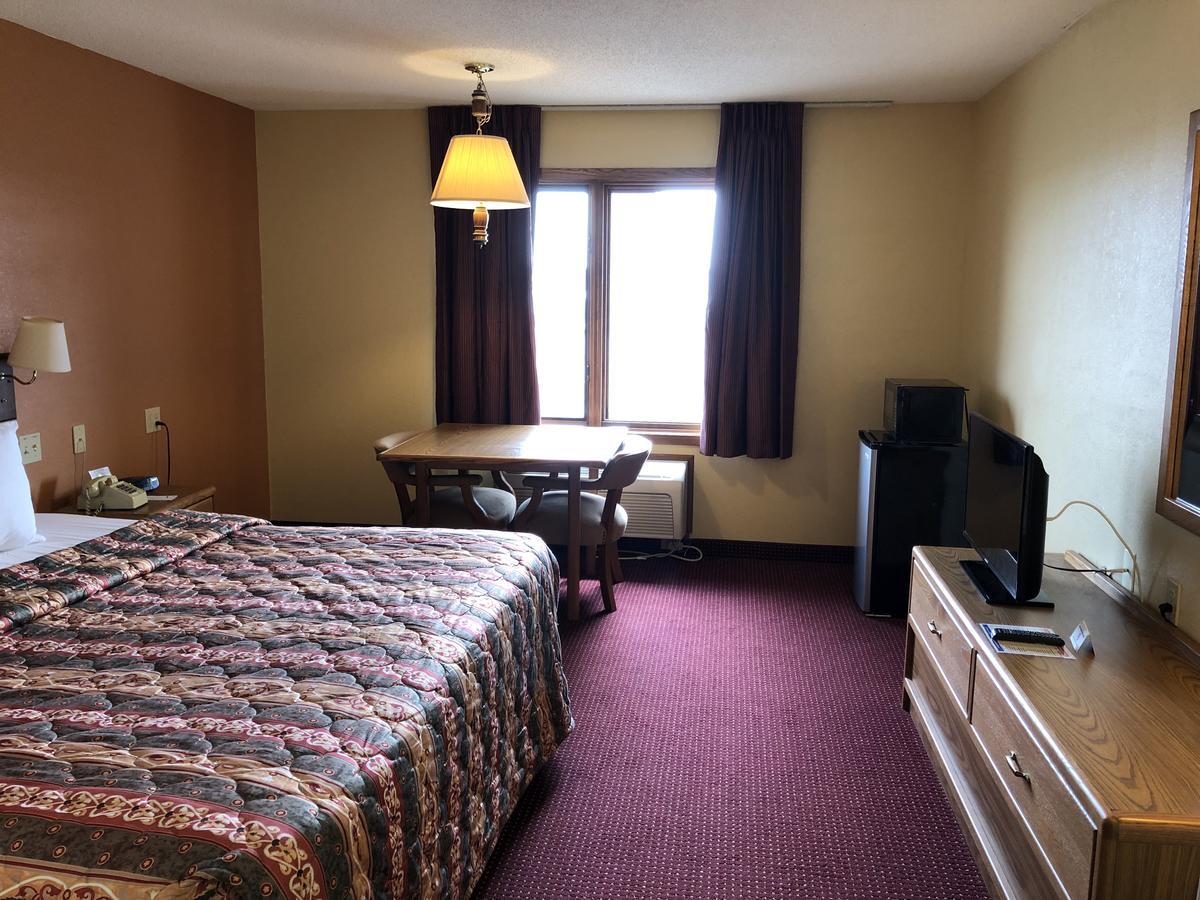 Old Towne Motel Westby Buitenkant foto